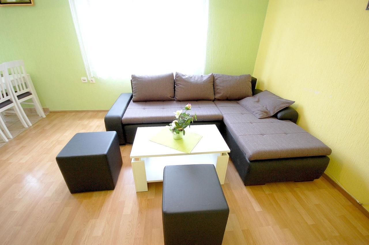 Apartment Ivan By El-Pi Tours Malinska Ngoại thất bức ảnh
